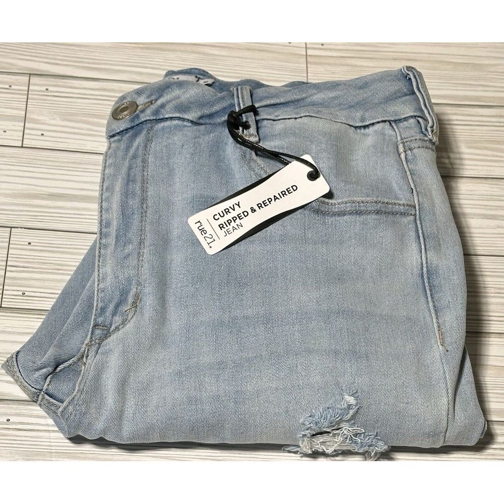NWT Women's Curvy Ripped & Repaired Jeans High Rise‎ Light Wash Rue 21